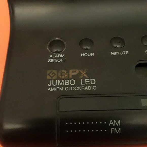 GPX AM/FM ALARM CLOCK RADIO- RED LED DISPLAY MODEL D518 - RADIO/BUZZER ALARMS - Picture 6 of 7